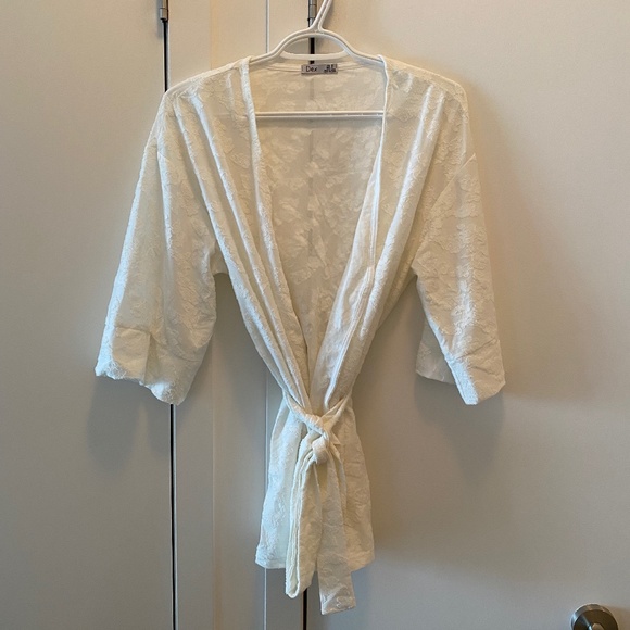 DEX WHITE LACE/FLORAL CARDIGAN WITH REMOVABLE BELT - Picture 2 of 9